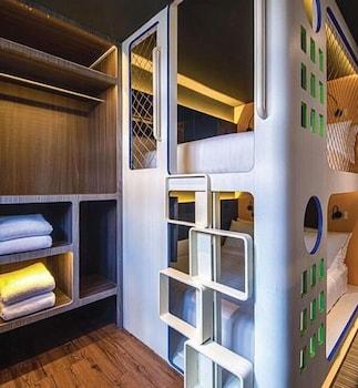Cube Family Boutique Capsule At Chinatown Capsulehotel