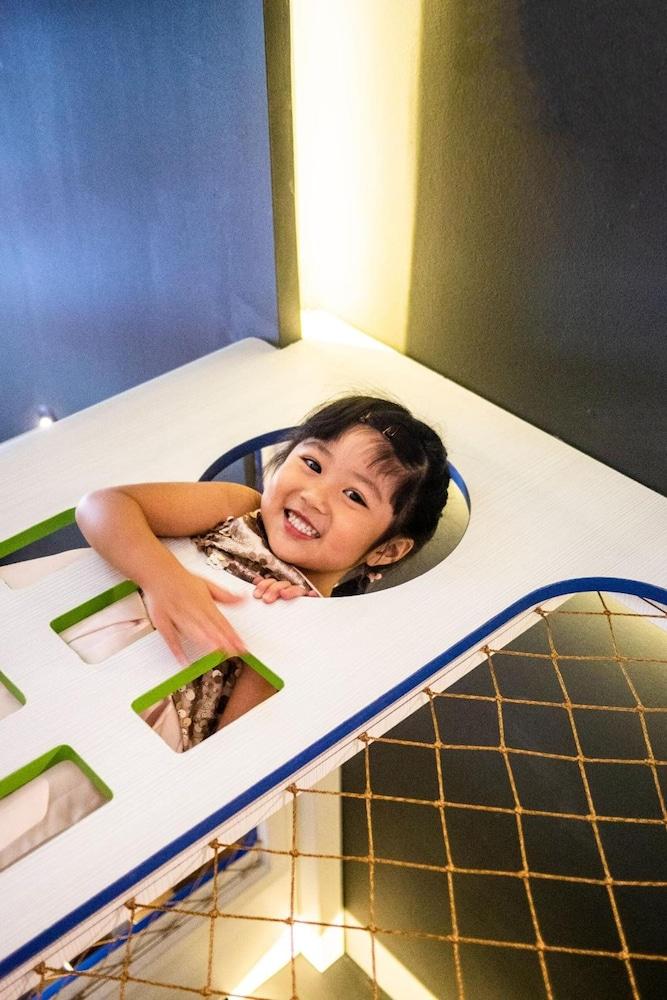 Capsulehotel Cube Family Boutique Capsule At Chinatown Singapore